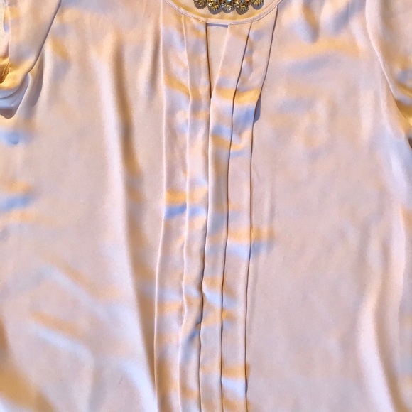 Blush Blouse with Keyhole Detail - Picture 4 of 4